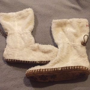 Fuzzy Ankle Slippers